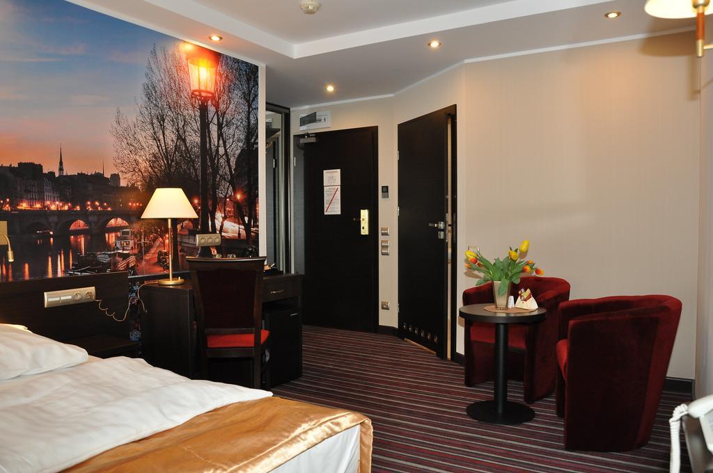 Hotel Atrium Nowy Tomysl Exterior photo