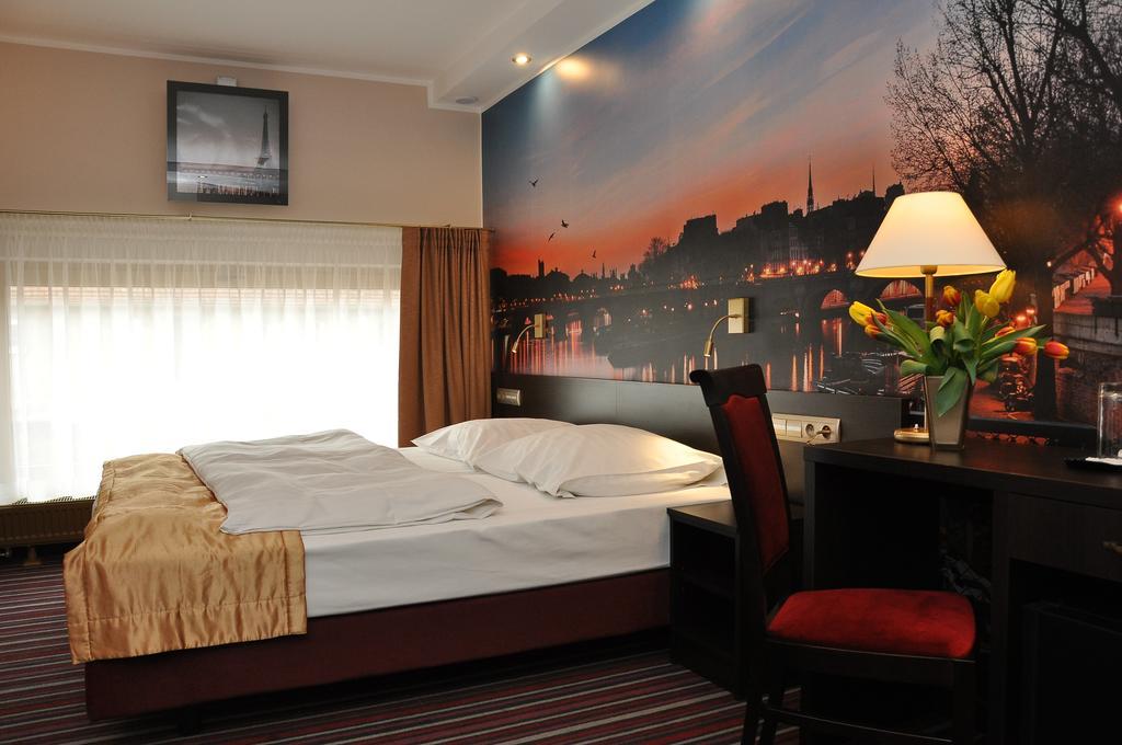 Hotel Atrium Nowy Tomysl Exterior photo