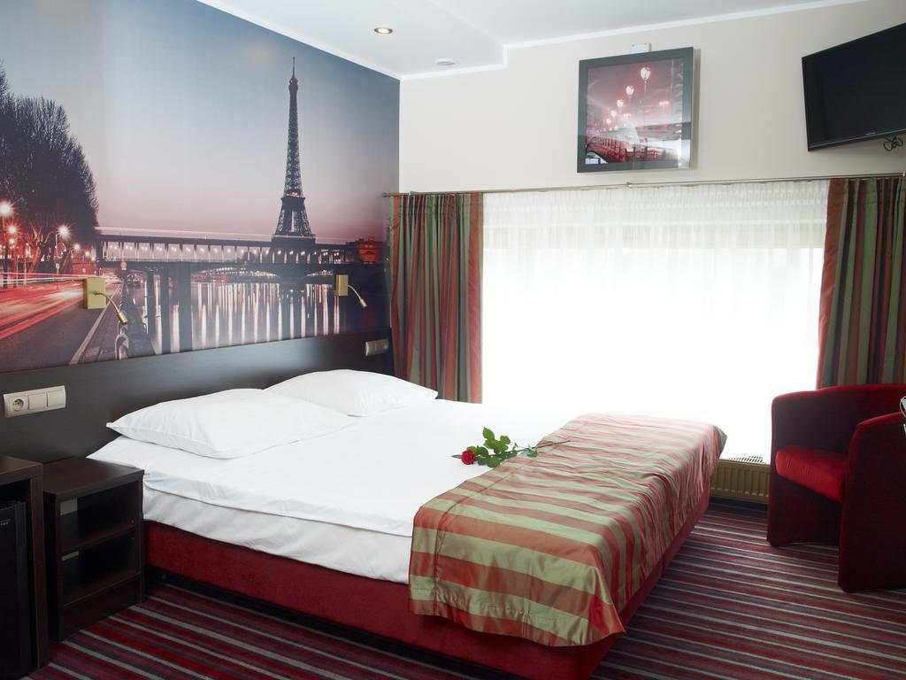 Hotel Atrium Nowy Tomysl Exterior photo