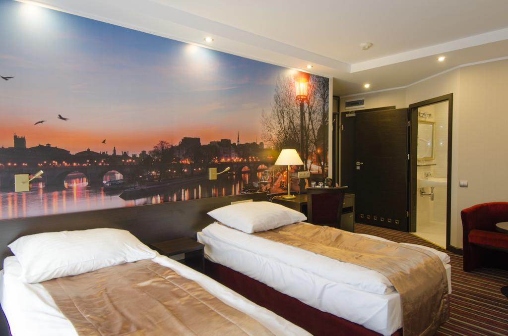 Hotel Atrium Nowy Tomysl Exterior photo