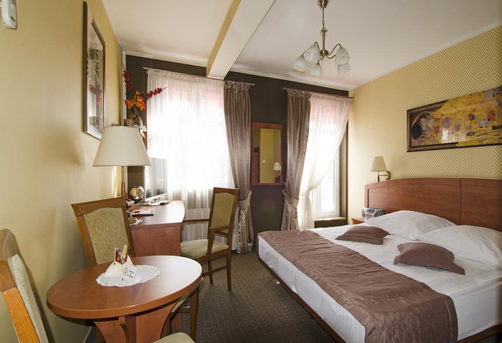 Hotel Atrium Nowy Tomysl Room photo