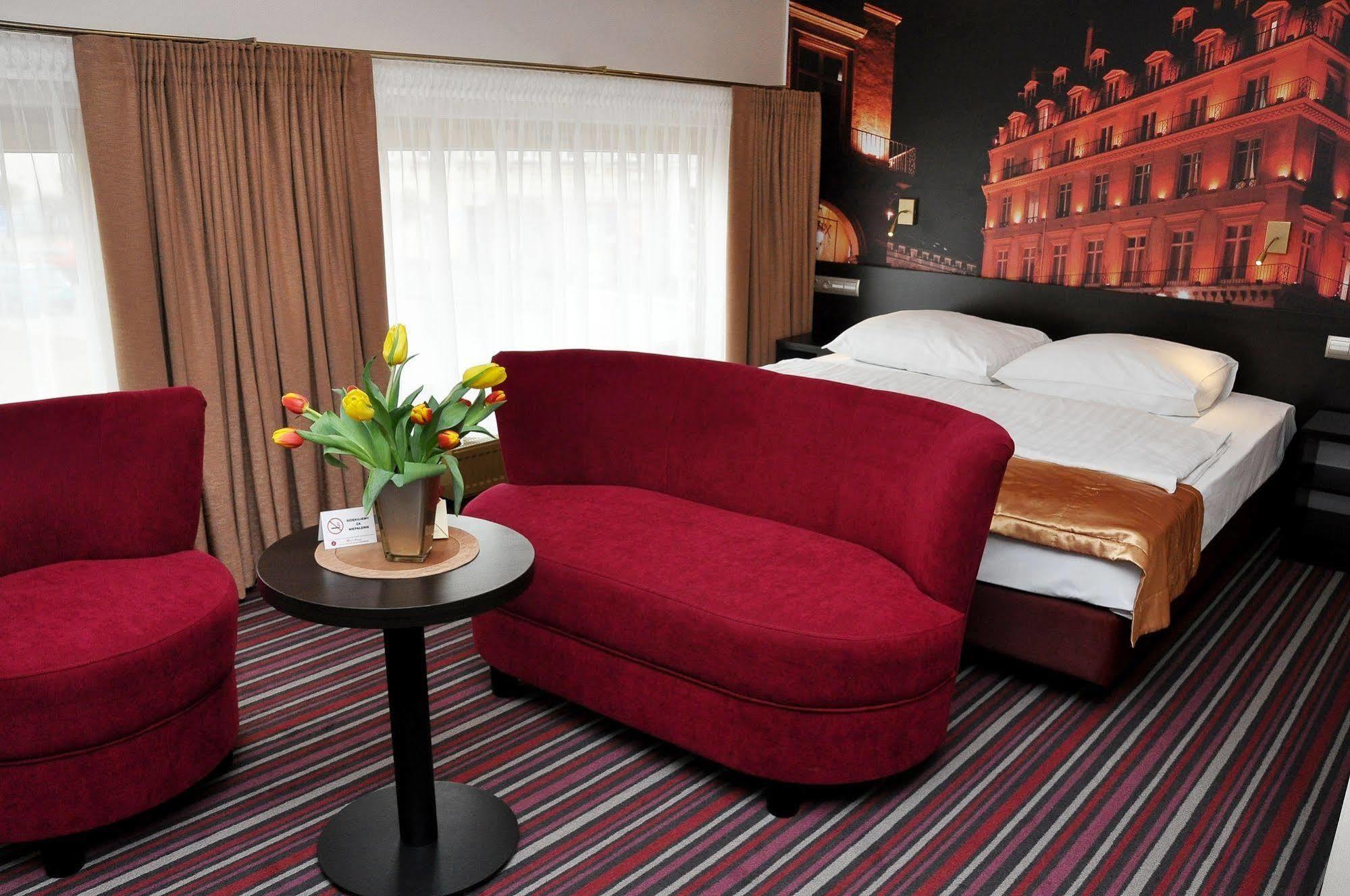 Hotel Atrium Nowy Tomysl Exterior photo