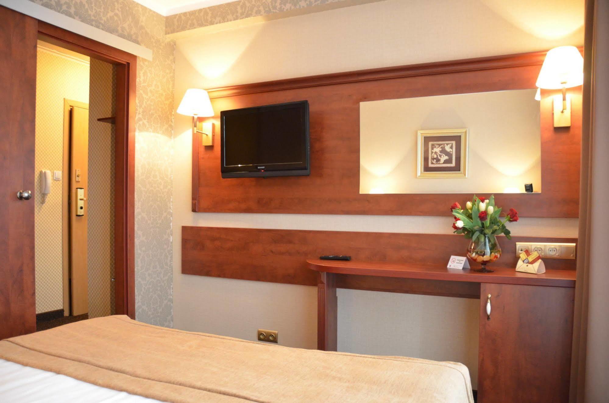 Hotel Atrium Nowy Tomysl Exterior photo