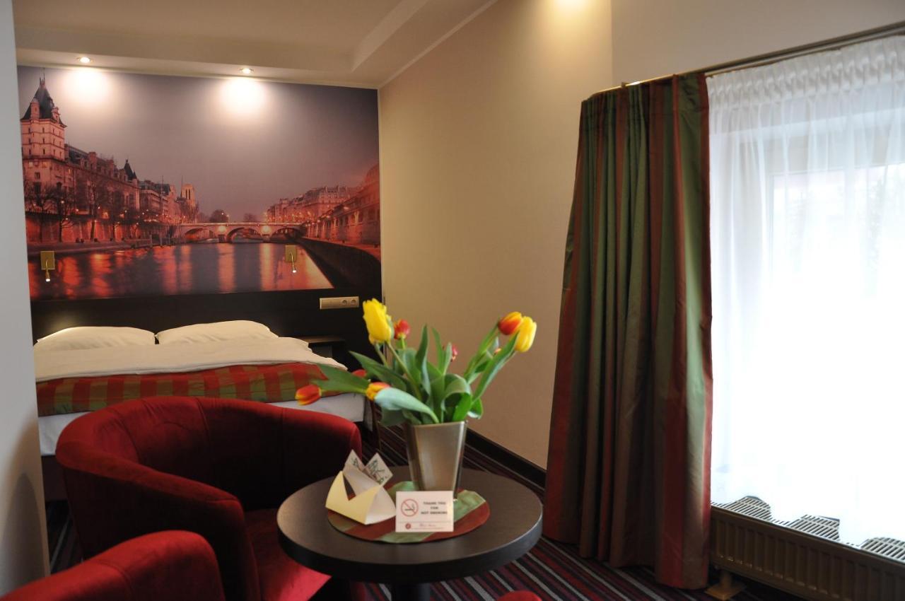 Hotel Atrium Nowy Tomysl Exterior photo